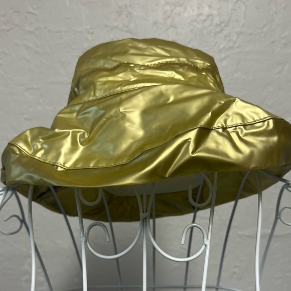 Betmar Gold Women's Hooded Raincoat w/ Matching Hat Vinyl Vintage - Picture 2 of 6